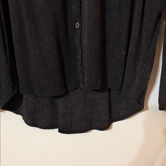 Black Ruffled Button-Up Top - Picture 5 of 11